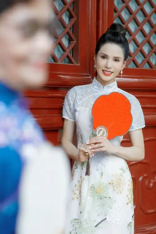 张曼玉的旗袍又火了风情万种超迷人