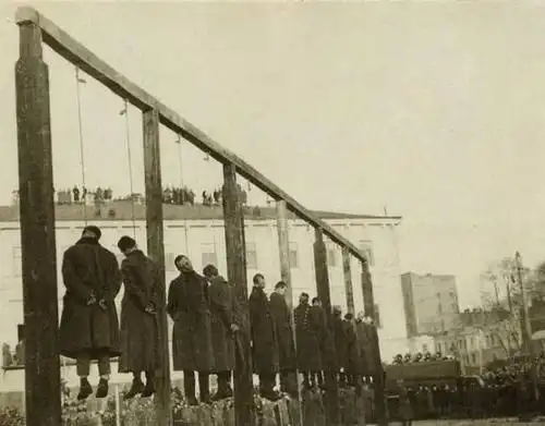 苏联对德国战犯处以公开集团绞刑