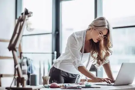 女性设计师图片