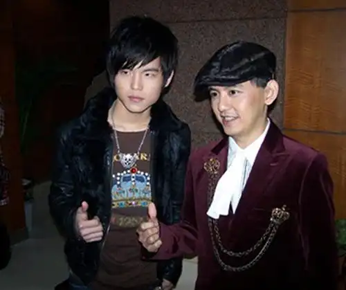 图周杰伦模仿秀周展翅实力惊人网叹模仿周董相似度近满分