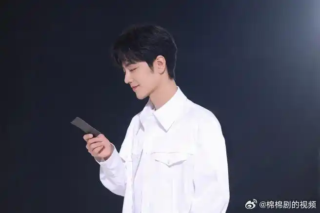 肖战白色衬衫少年感##肖战白衬衣的神