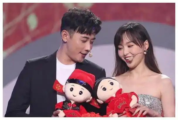 唐嫣姐姐升级当了新手妈妈,近况状态依旧时尚动人,背后少不了罗晋哥哥