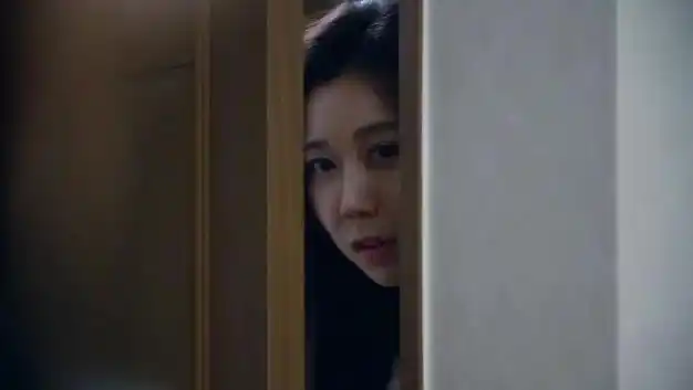 尺度伦理电影《妈妈的朋友2》影评:用青春和欲望探索禁忌爱情|毒舌