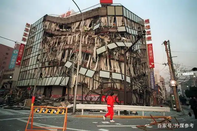 日本阪神大地震25周年:影像记录震后画面