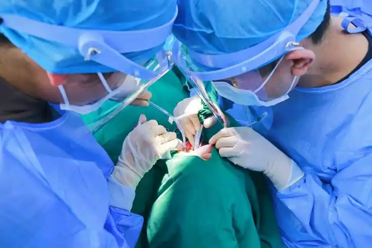 我院口腔科再次完成一例种植牙手术