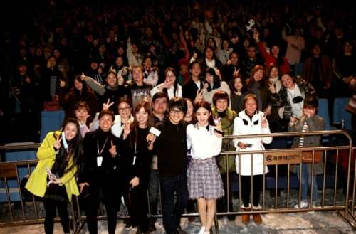 女星长得有多美,看她和路人合影你就知道