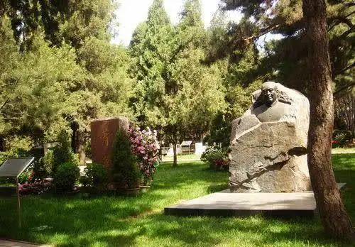 八宝山有何神奇之处?为什么那么多名人死后都想葬在那?