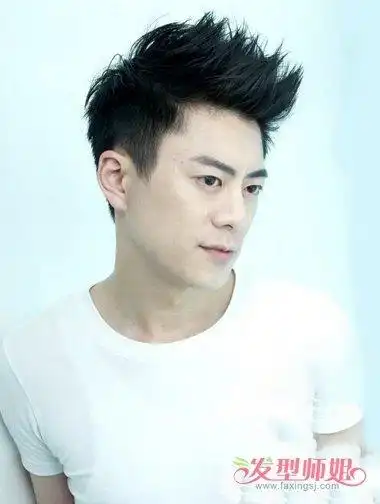 19来源:发型师姐编辑:anny 混社会的青年男生,若未有潮流款式的发型