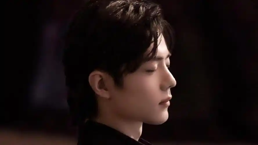 邻家男孩肖战时尚帅气阳光写真,高清壁纸图片,大陆明星-回车桌面