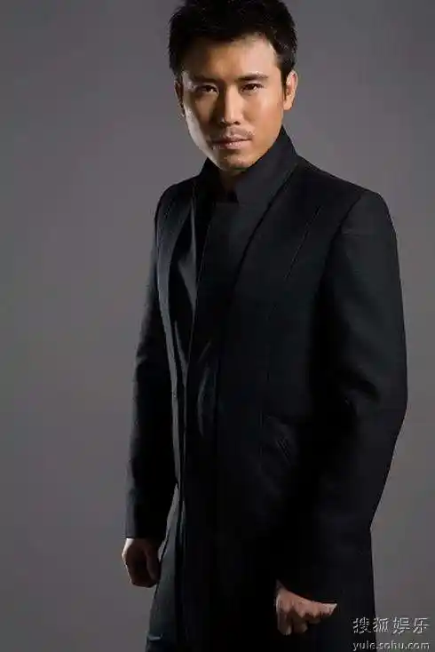 实力派演员李乃文帅气写真