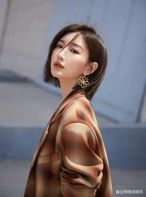 毛晓彤真不愧是甜妹!私服穿搭尽显洋气,1米63个头好有女人味