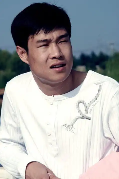 小沈阳,出生于1981年,真名沈鹤.