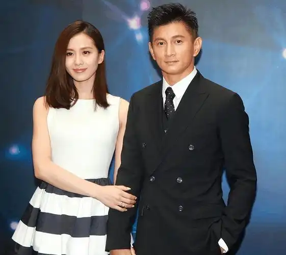 刘诗诗吴奇隆疑似离婚!女方独自捐款,男方屏蔽老婆大名