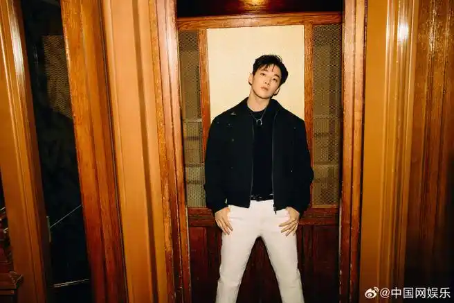 刘宪华的腿好直