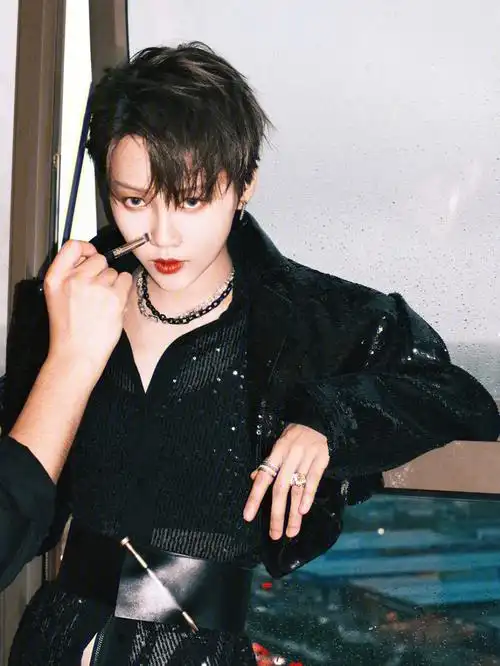 刘雨昕舞台造型