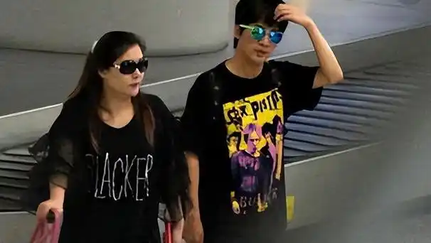 回顾:4位娶"自家经纪人"的男星,个个出乎意料,对对幸福美满