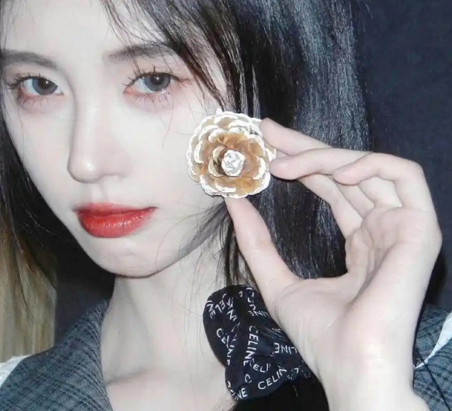 鞠婧祎的侧颜真是绝了,不愧是四千年一遇的美女!