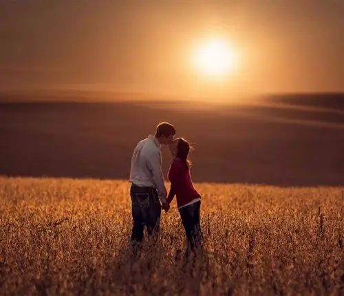 两个人能不能在一起看三点