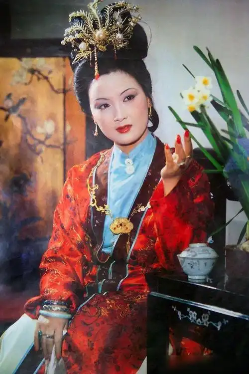 两版电视剧红楼梦人物剧照对比你心中觉得哪一部更经典