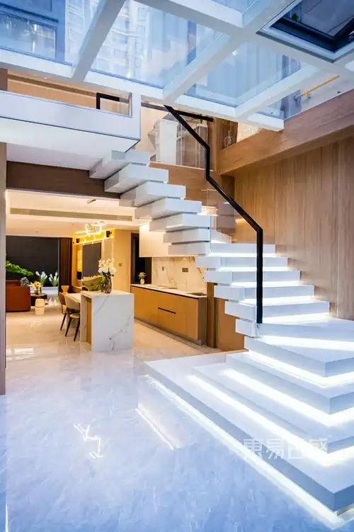 瀚正御景城300平米现代轻奢风格装修实景