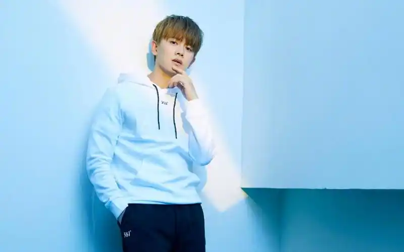 1任嘉伦休闲帅气写真,高清图片,壁纸-桌面城市