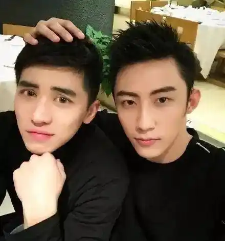 明星八卦 - 黄景瑜,任嘉伦,海陆,王鸥,胡先煦,罗云熙_许魏洲_团队