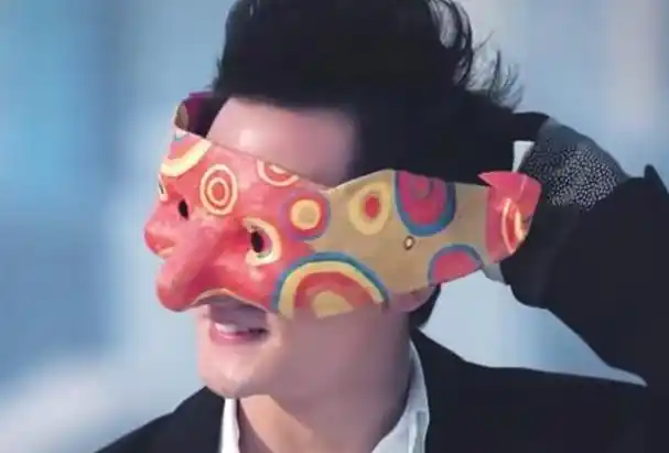 笑不活了,吴彦祖又戴上了面具,我却笑死在网友评论区里