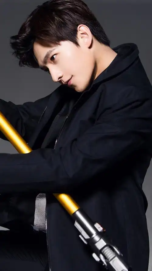 爪机适配壁纸杨洋黑色西装酷