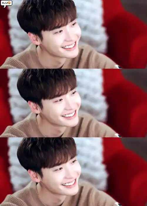 李钟硕春心萌动式微笑