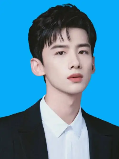 这又是一个以证件照开头的照片杀呜呜呜呜真的好看哭了@白敬亭@白敬亭