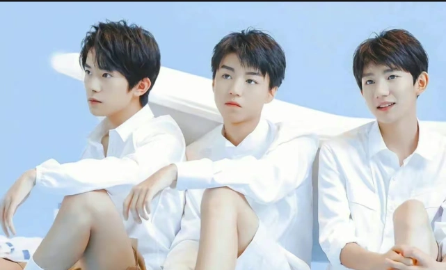 tfboys十周年演唱会将举办,举什么灯牌成焦点,三家粉丝都想体面