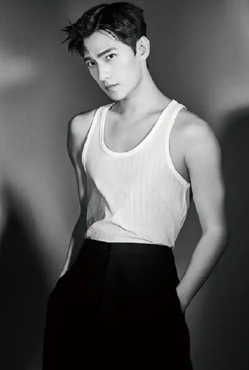 特战荣耀 身材#杨洋荷尔蒙爆棚的肌肉线条 谁看了不迷糊啊