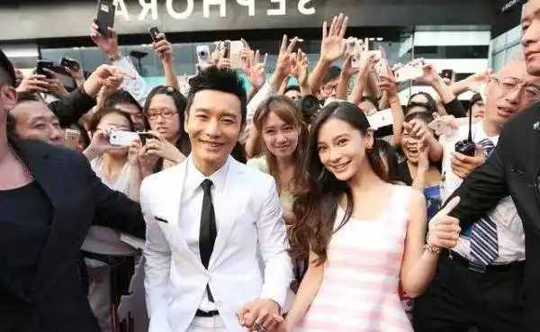 黄晓明与古力娜扎亲密同游国外?本人回应_明星_事情_baby