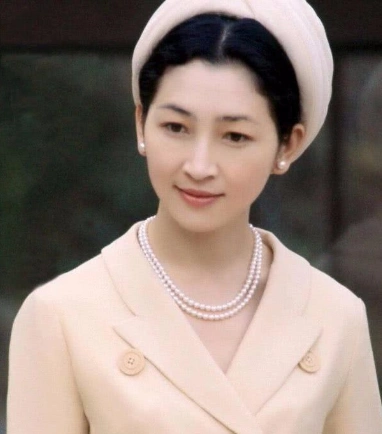 日本最美"皇后":平民之身入皇室,正田美智子的传奇一生