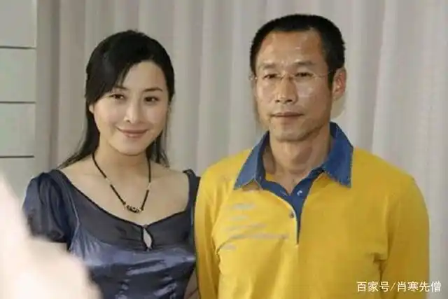 63岁刘佩琦,与妻子结婚31年依旧恩爱,演技好还会做饭,让人羡慕