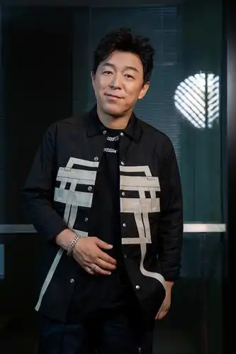 长得不帅,身材不好的?学学老男人黄渤的穿搭,变帅,时尚感十足