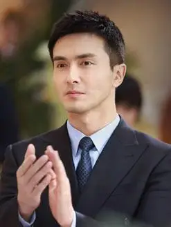 王居安(高伟光饰演)