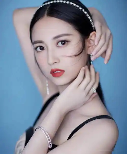 时光在她身上静止:31岁的陈钰琪,美貌与魅力全面爆发,这谁hold得住?