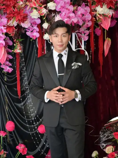 主持人胡瑞202258号主持现场酒吧婚礼