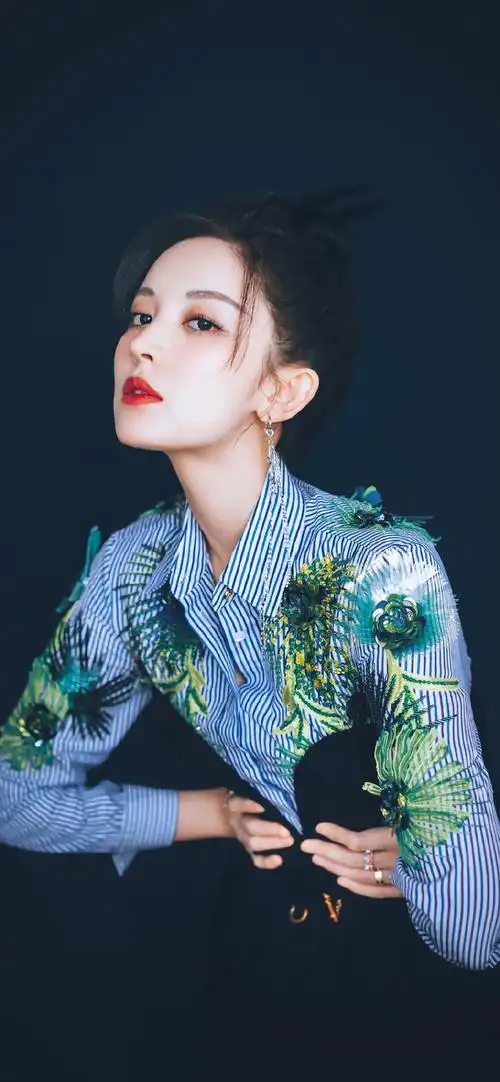 2021手机壁纸高清美女古力娜扎写真图