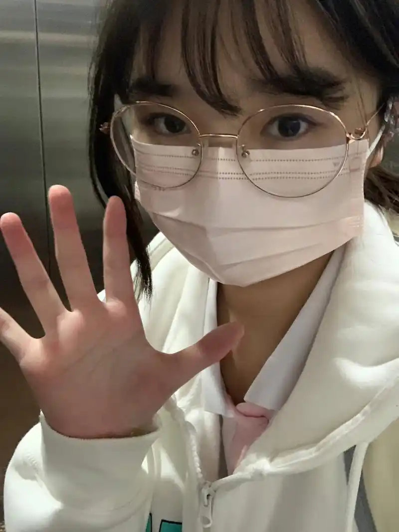 学生妹 戴眼镜乖乖的