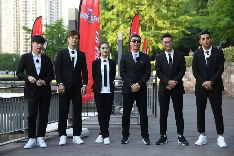 黄渤黄磊合影惊艳全网!老全新节目即将来袭_王迅_张艺兴_乌镇