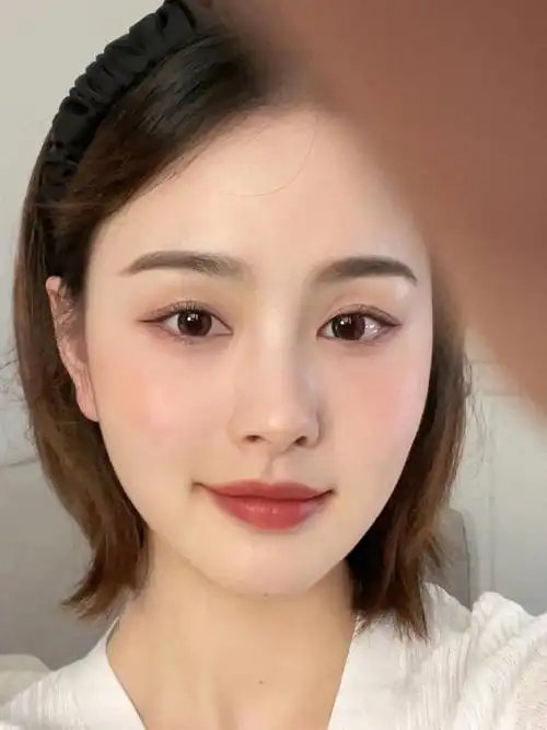 日常化妆,一个好看且适合自己的淡妆才是最适用的!