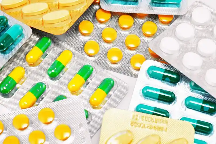 平铺药品药品几板药片几板胶囊胶囊黄绿胶囊医疗用品