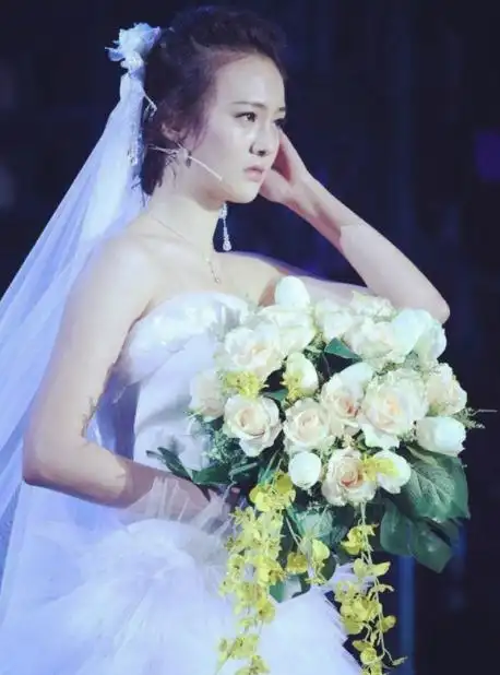 娱乐圈里面这些女星的婚纱照,唐嫣美艳,郑爽动人,白百合有魅力,你觉得