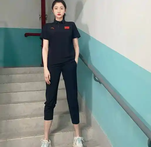 关晓彤谈恋爱没耽误事业官宣成为冬奥特邀讲解员证件照超清纯