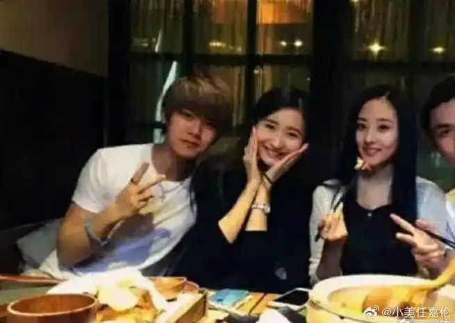 任嘉伦的老婆聂欢也是一名演员,90年的妹子,演过《通天狄仁杰》.