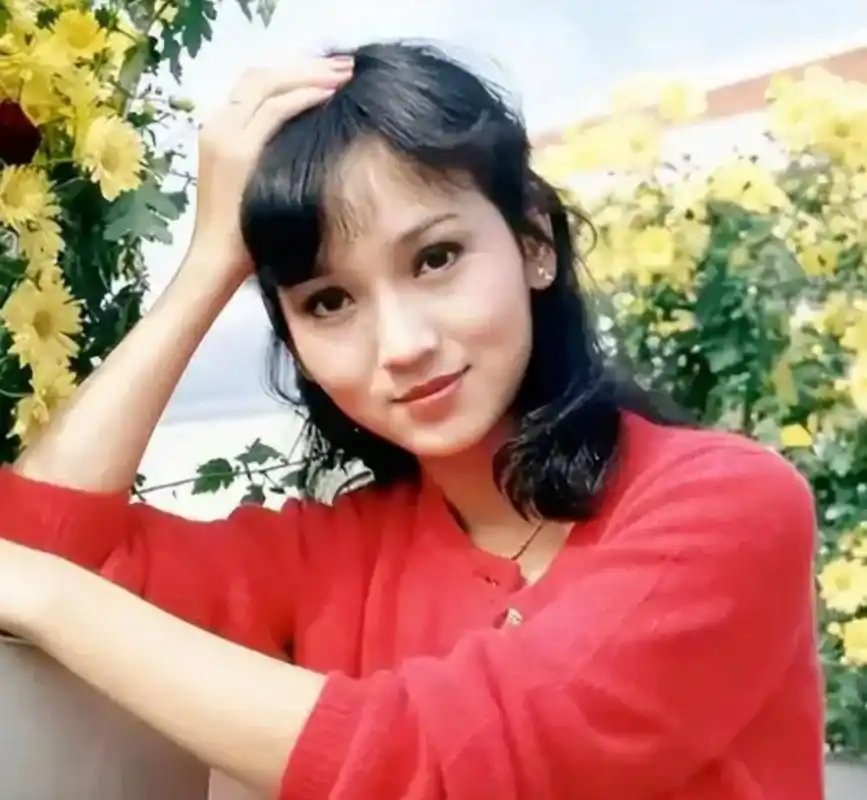 一次采访,主持人问赵雅芝:"当年你拍完《上海滩》的时候,有没有对