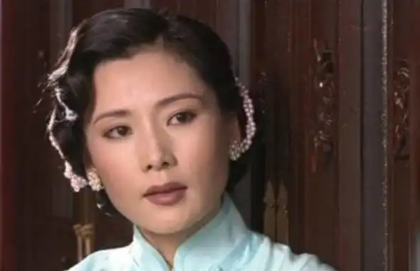 2023年,60岁何赛飞,现场激动落泪:真性情的女人,永远年轻美丽