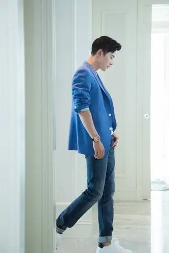 罗晋,1981年11月30日出生于江西省宜春市铜鼓县,中国内地男演员,2006